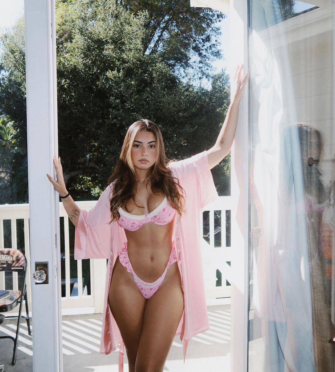 Gabriela Moura transformed into a muse in a cute pink swimsuit